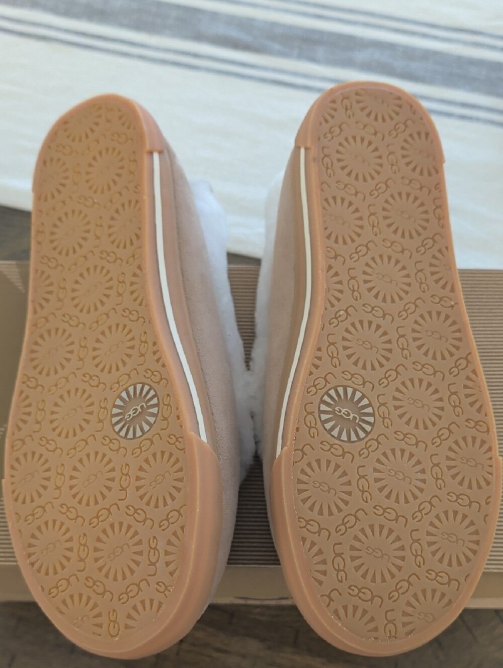 NWT UGG Rylan Slippers - Picture 4 of 4
